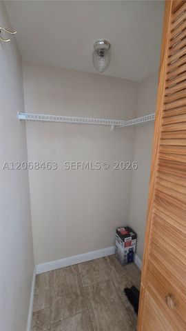 9230 Lagoon Pl 310, Davie, FL 33324