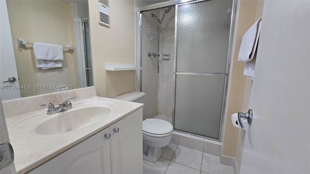 9230 Lagoon Pl 310, Davie, FL 33324