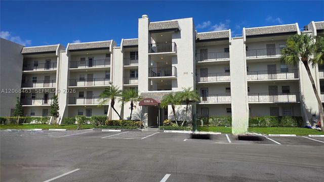 9230 Lagoon Pl 310, Davie, FL 33324