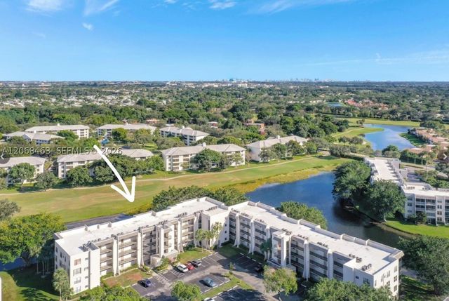9230 Lagoon Pl 310, Davie, FL 33324