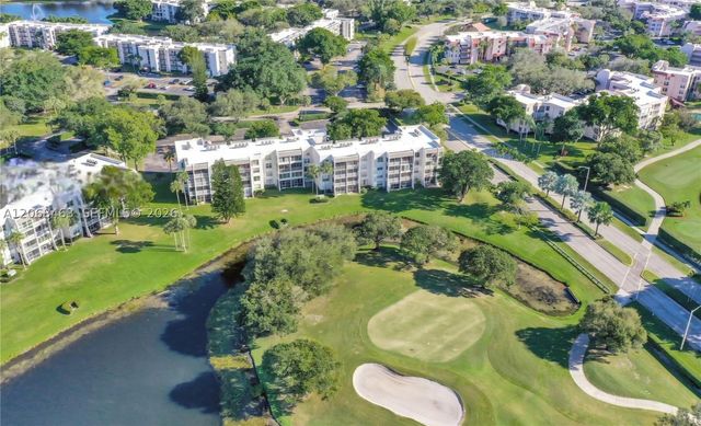 9230 Lagoon Pl 310, Davie, FL 33324