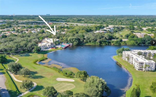 9230 Lagoon Pl 310, Davie, FL 33324