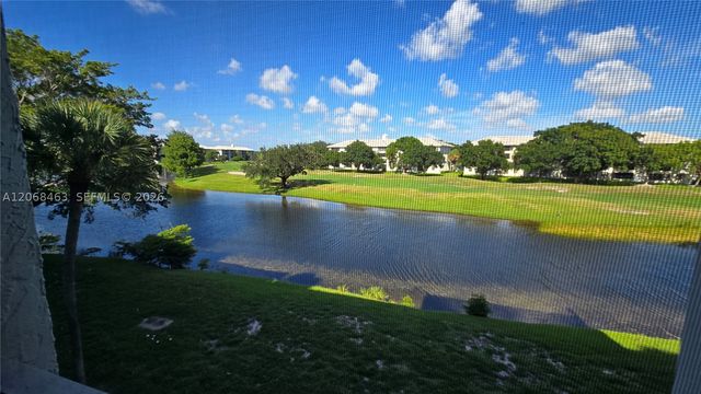 9230 Lagoon Pl 310, Davie, FL 33324
