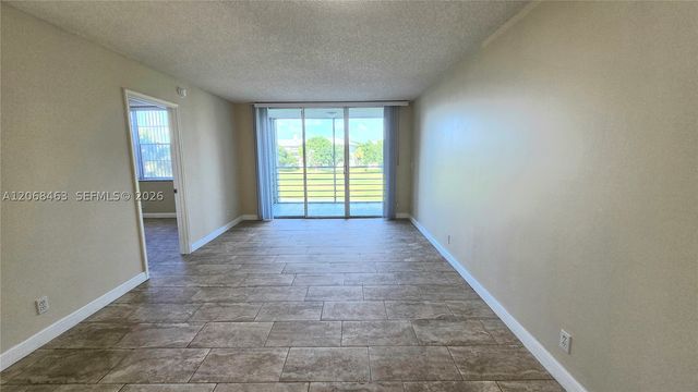 9230 Lagoon Pl 310, Davie, FL 33324