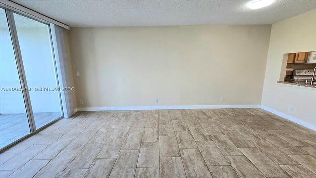9230 Lagoon Pl 310, Davie, FL 33324