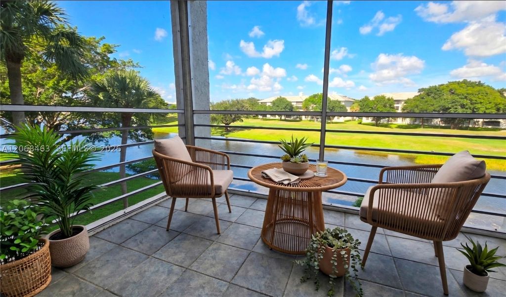 9230 Lagoon Pl 310, Davie, FL 33324