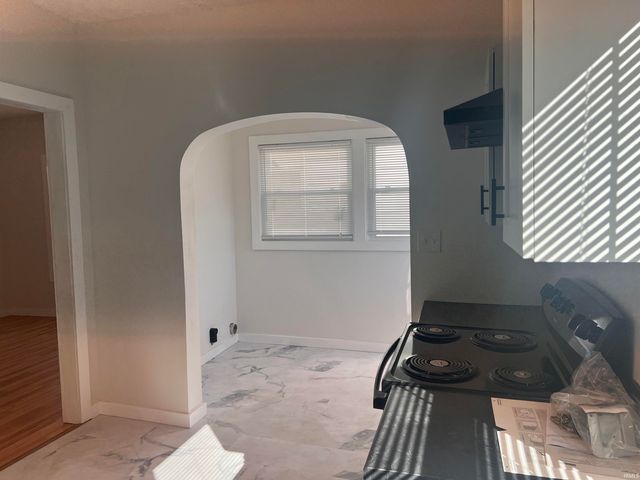 2004 S Walnut Street, Muncie, IN 47302