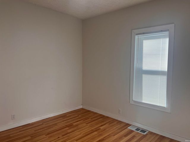 2004 S Walnut Street, Muncie, IN 47302