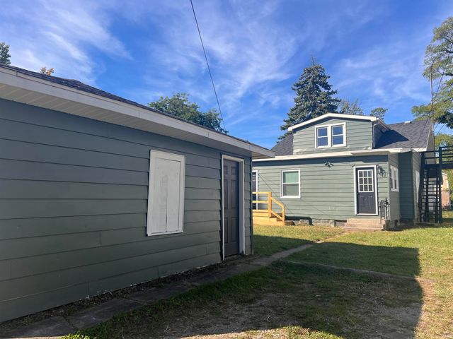 2004 S Walnut Street, Muncie, IN 47302