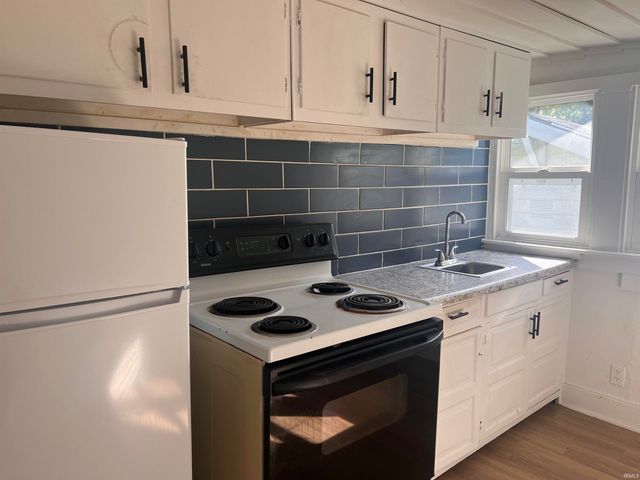 2004 S Walnut Street, Muncie, IN 47302