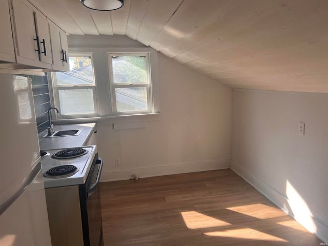 2004 S Walnut Street, Muncie, IN 47302