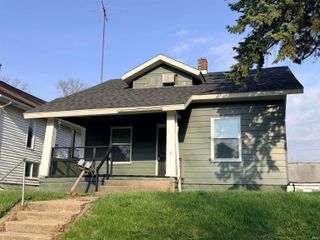 2004 S Walnut Street, Muncie, IN 47302