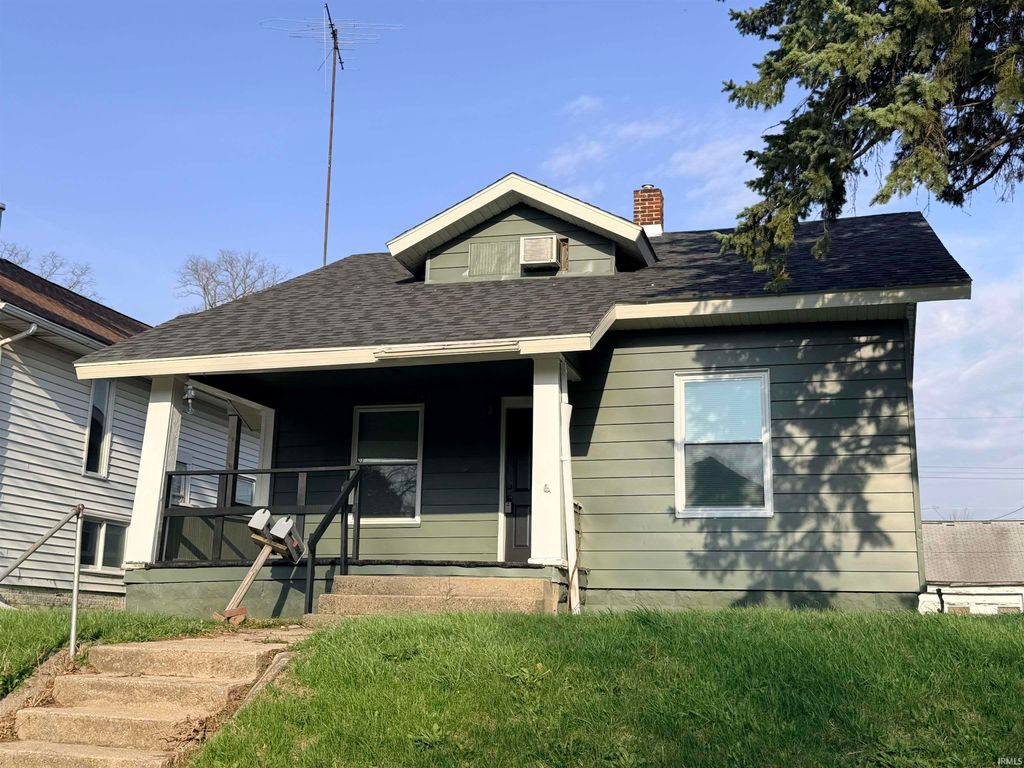 2004 S Walnut Street, Muncie, IN 47302