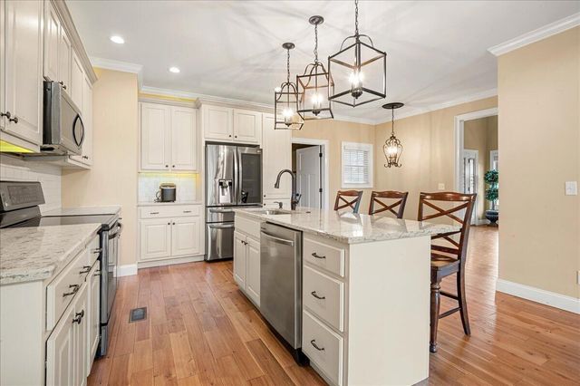 200 Crooked Creek Drive, London, KY 40744