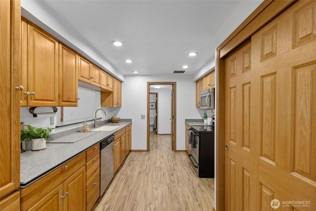 7303 103rd Street E, Puyallup, WA 98373