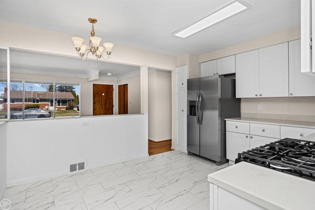 16840 May Avenue, Eastpointe, MI 48021