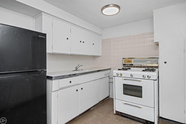 16840 May Avenue, Eastpointe, MI 48021