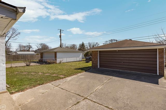 16840 May Avenue, Eastpointe, MI 48021