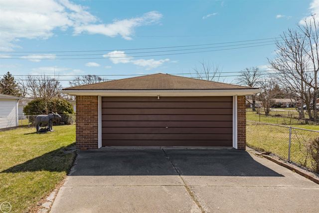 16840 May Avenue, Eastpointe, MI 48021