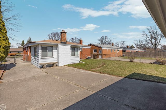 16840 May Avenue, Eastpointe, MI 48021