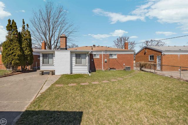 16840 May Avenue, Eastpointe, MI 48021