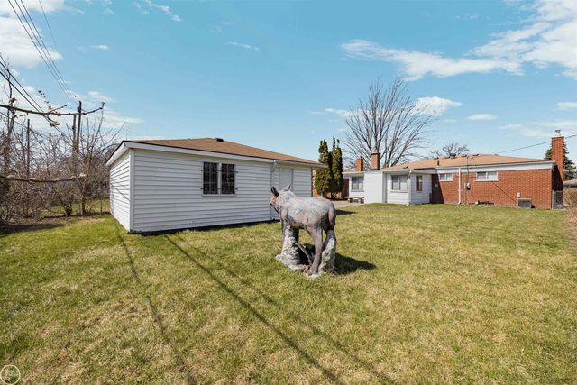 16840 May Avenue, Eastpointe, MI 48021