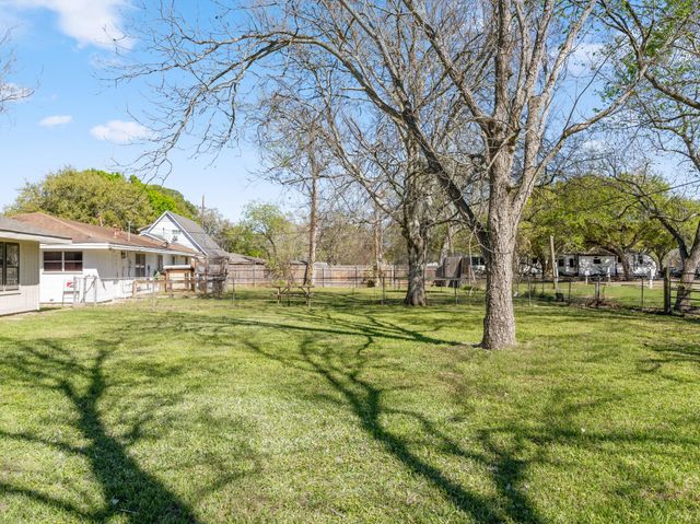 3200 3rd Street, Bay City, TX 77414