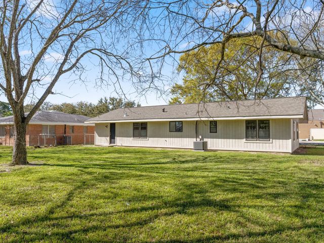 3200 3rd Street, Bay City, TX 77414