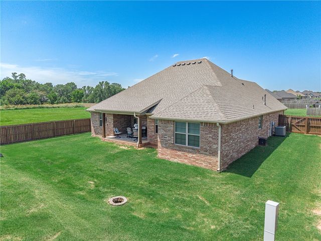 1353 Giulia Avenue, Springdale, AR 72762
