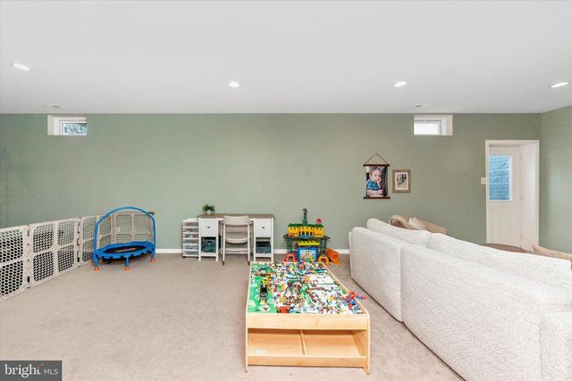 1113 LAKIN DR, Frederick, MD 21702