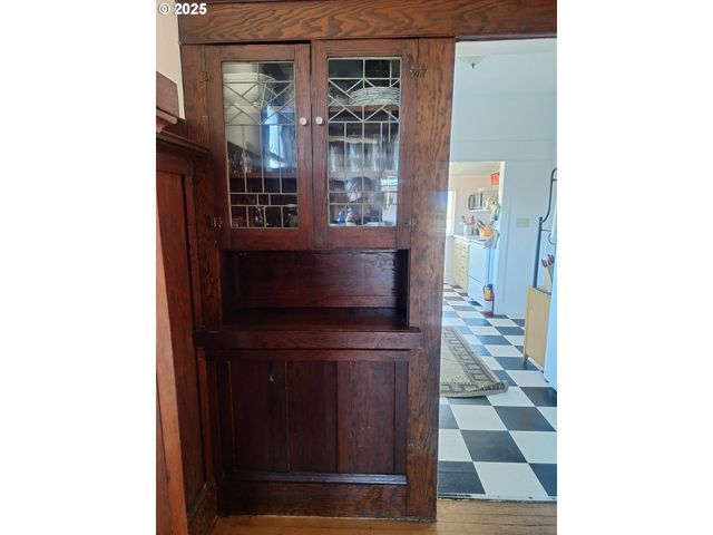 175 S 6TH St, Reedsport, OR 97467