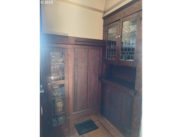 175 S 6TH St, Reedsport, OR 97467