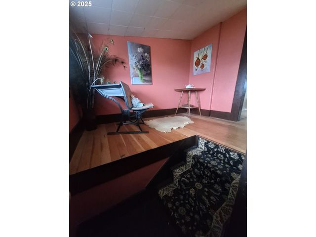 175 S 6TH St, Reedsport, OR 97467