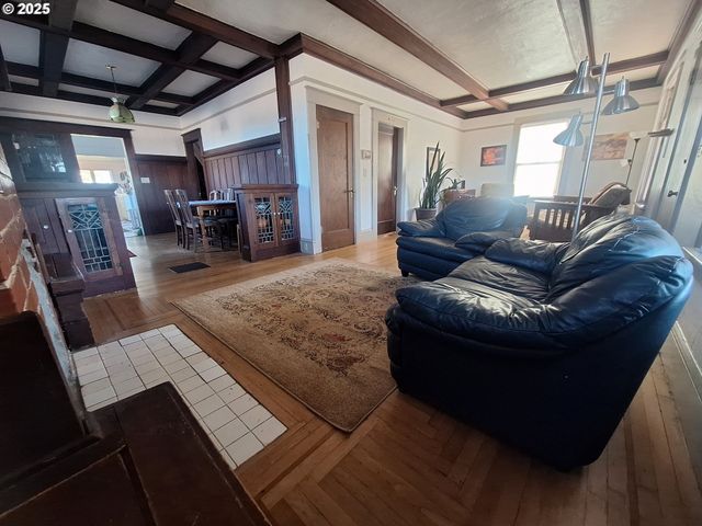 175 S 6TH St, Reedsport, OR 97467