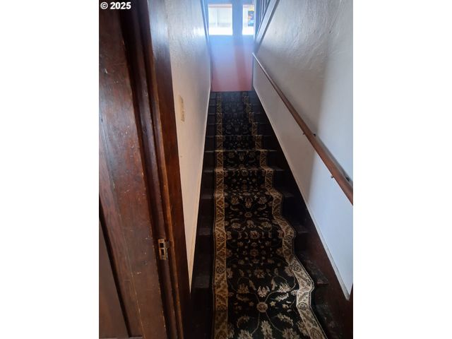 175 S 6TH St, Reedsport, OR 97467