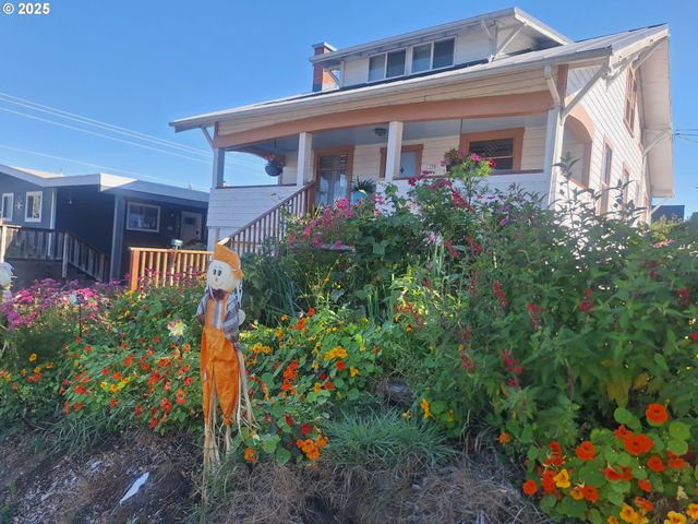 175 S 6TH St, Reedsport, OR 97467