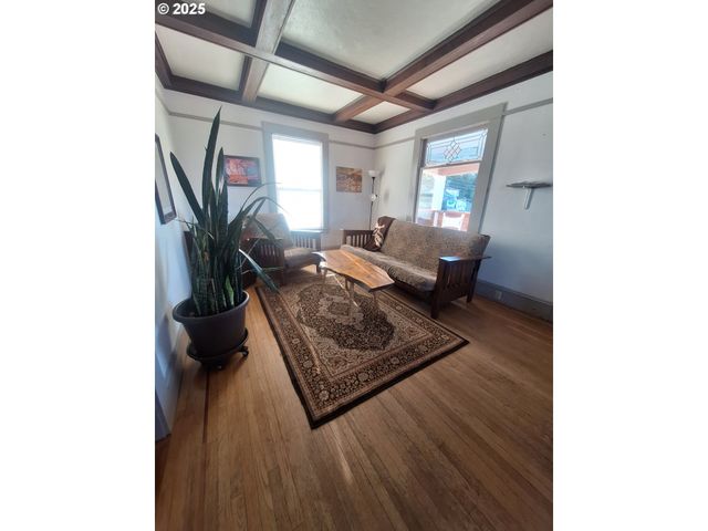 175 S 6TH St, Reedsport, OR 97467