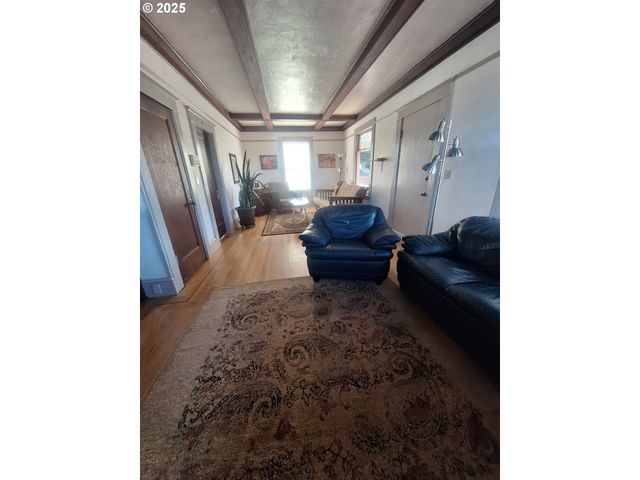 175 S 6TH St, Reedsport, OR 97467