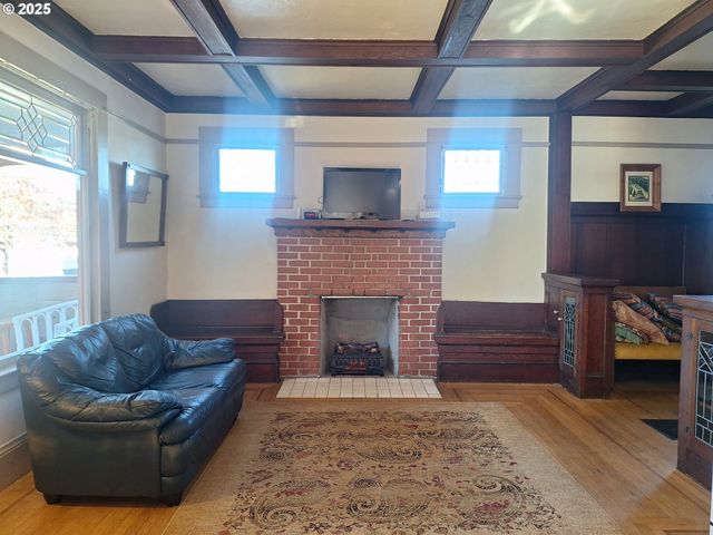 175 S 6TH St, Reedsport, OR 97467