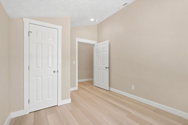 1017 E Commercial Street, Springfield, MO 65803