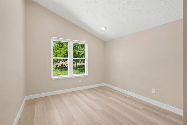 1017 E Commercial Street, Springfield, MO 65803