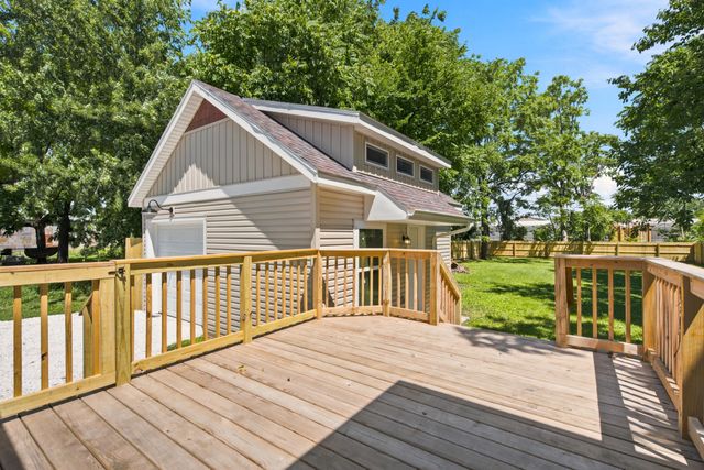 1017 E Commercial Street, Springfield, MO 65803