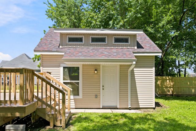 1017 E Commercial Street, Springfield, MO 65803