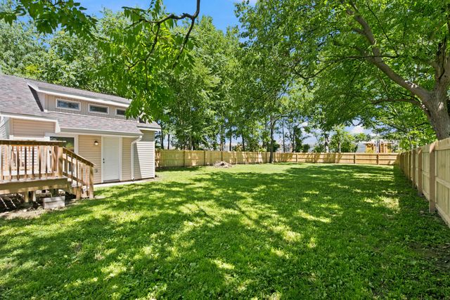 1017 E Commercial Street, Springfield, MO 65803