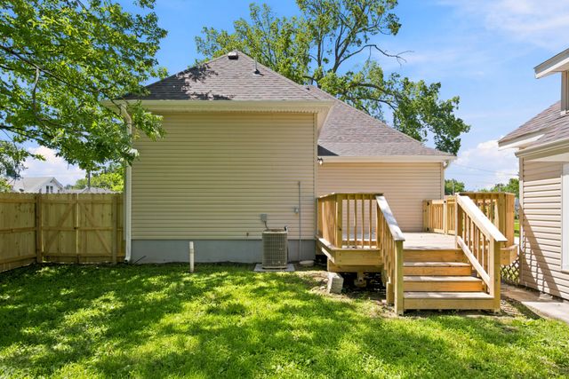 1017 E Commercial Street, Springfield, MO 65803