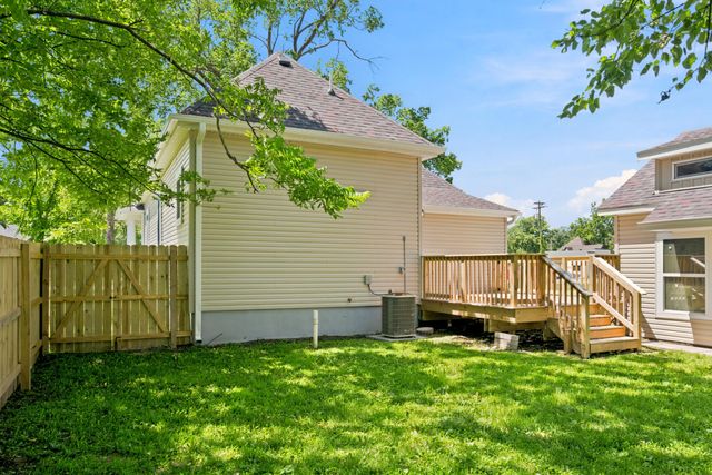 1017 E Commercial Street, Springfield, MO 65803