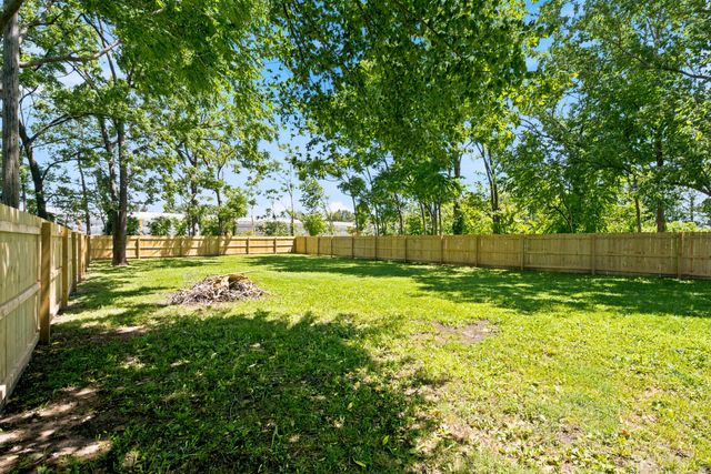 1017 E Commercial Street, Springfield, MO 65803
