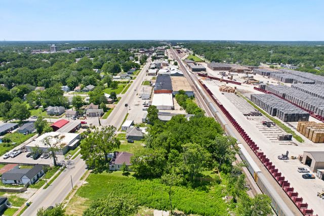 1017 E Commercial Street, Springfield, MO 65803