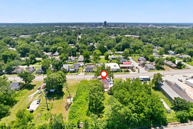1017 E Commercial Street, Springfield, MO 65803