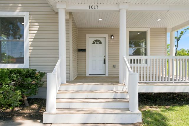 1017 E Commercial Street, Springfield, MO 65803